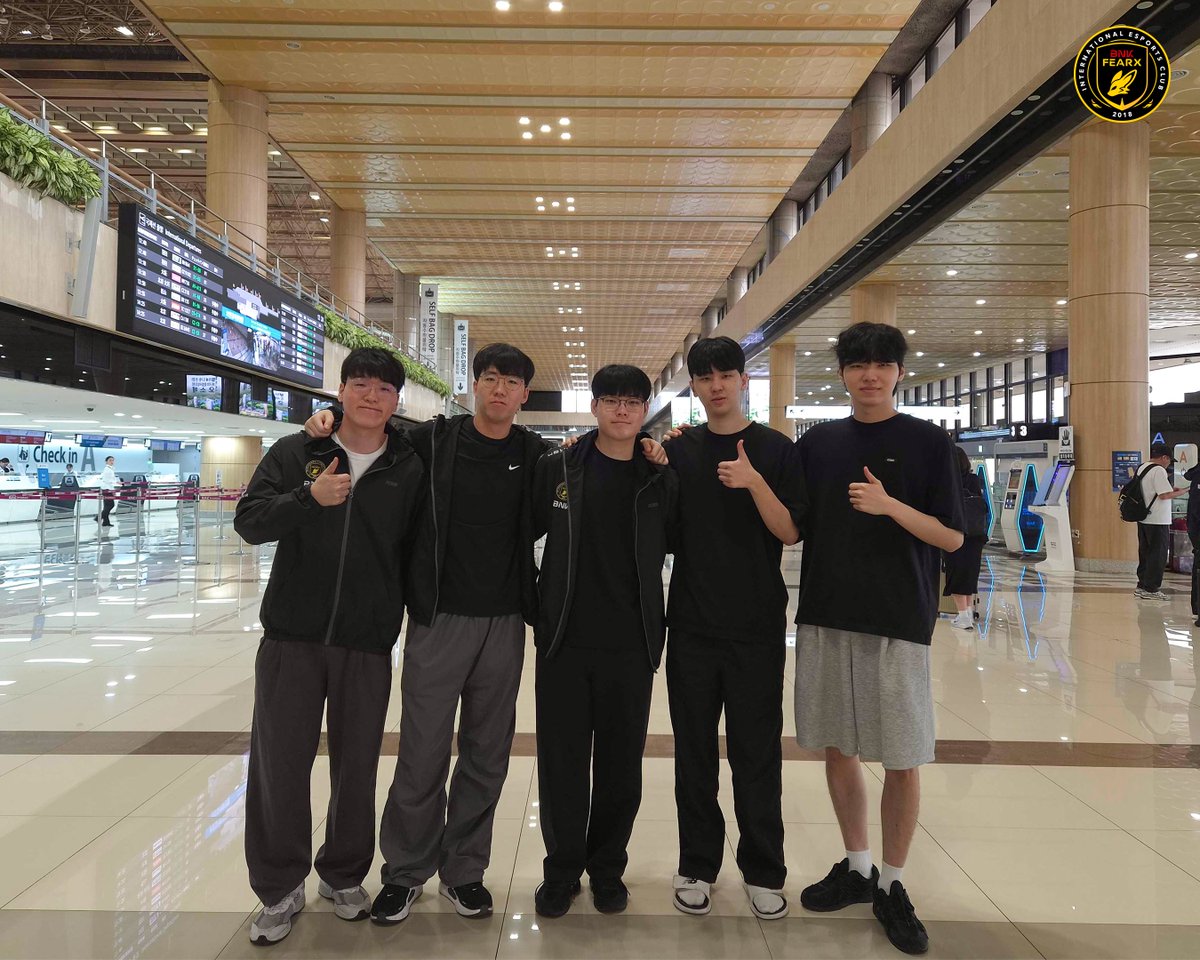 BNKFEARXLoL's tweet photo. 2026 DCGI를 위해 베이징으로 향합니다. 🇨🇳
최선을 다해 경기에 임할 선수단에게 많은 응원 부탁드립니다!

为迎战2026 DCGI, 我们出发前往北京🇨🇳
请大家为全力以赴的选手们加油！

#BNKFEARX #LCK https://t.co/o8wvNmD5Ed