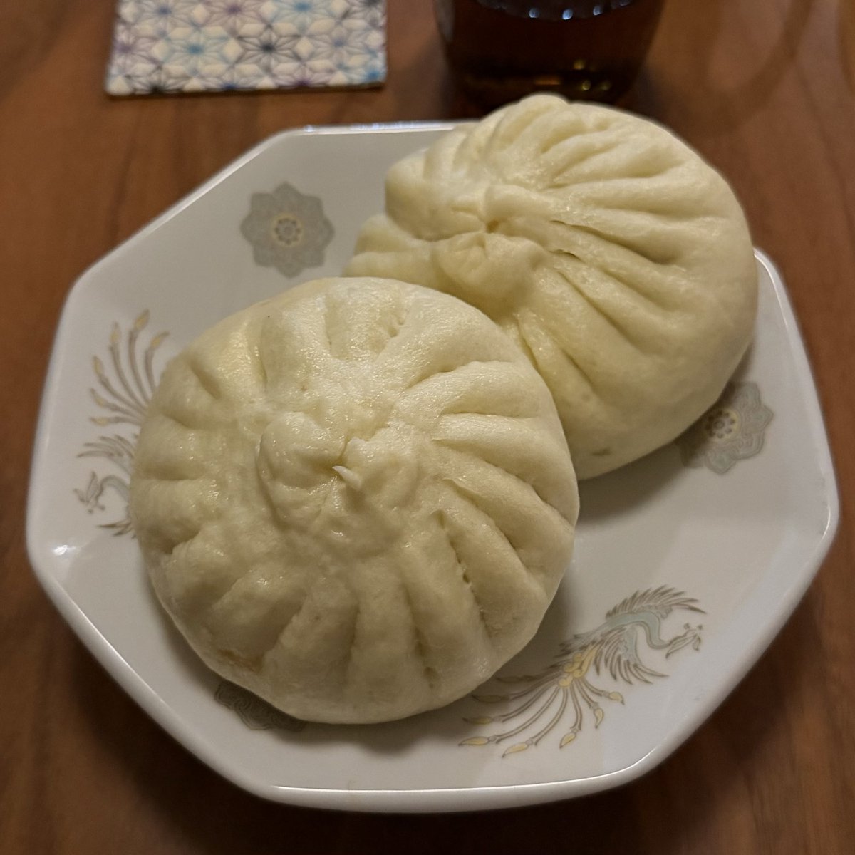 pippimaminka's tweet photo. 春風亭かけ橋さん🪭
仙台・花座での連続公演
今夜は夜の部へ！

第五話『大坂屋花鳥』
第六話『伝馬町女牢』
やっぱり今夜も、目の前に情景が浮かぶような落語でした✨

帰りには国分町の名物「茶寮」の肉まんをお土産に。
落いい週末でした😊

#春風亭かけ橋
#仙台花座
#落語 https://t.co/EoXEroSu89