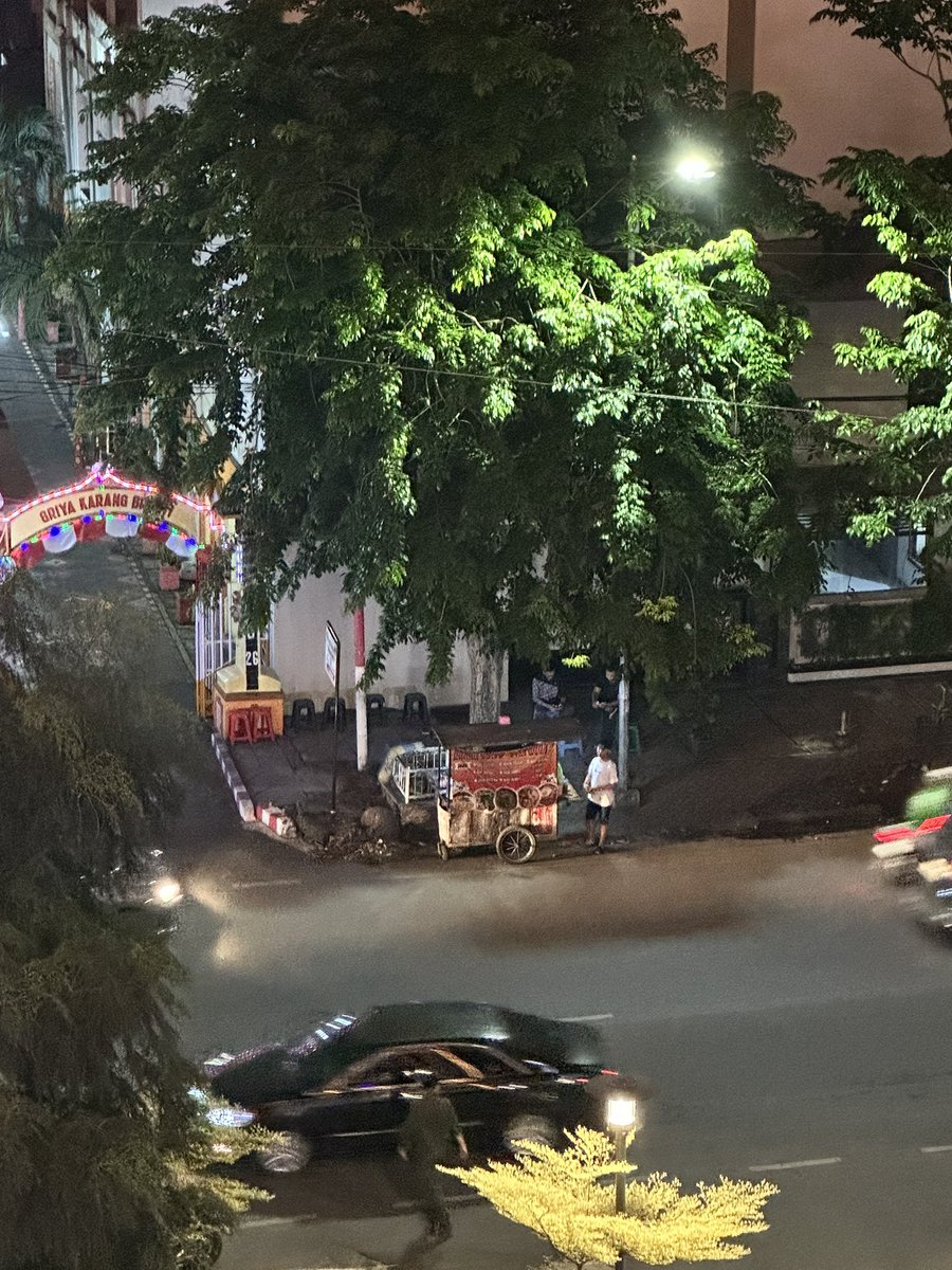 PartnerH37254's tweet photo. bakmi jawa depan somerset enak loh, walau tampilanya sangat tidak mencerminkan https://t.co/33yjiVNmh2