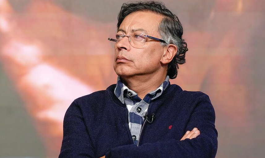 SoyArellan's tweet photo. ¿Por qué presidentes como Rafael Correa, Evo Morales y Cristina, luego de sus periodos son perseguidos y judicializados, o el Presidente Maduro es secuestrado, pero Gustavo Petro está de viaje por el Mundo pontificando izquierdas buenas y despontificando izquierdas malas? https://t.co/6RvfQEOkRJ