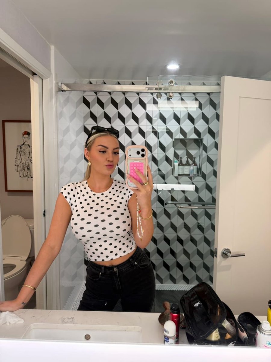 tjsraus's tweet photo. Who wanna take me out for dinner 🙃😊💕 https://t.co/kaTnVn9mmU