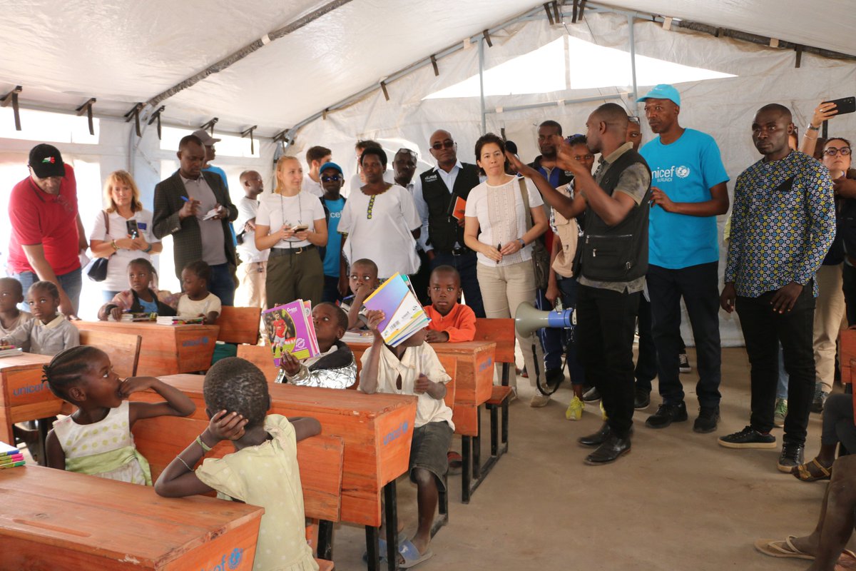 UNICEF_Burundi's tweet photo. A #Busuma, une délégation de @eu_echo, @UEauBurundi, @Burundi_Gov &amp; @UN_Burundi, bailleurs &amp; réfugiés a évalué les interventions humanitaires. @UNICEF y soutient l’enregistrement des naissances, la protection, le bien-être psychosocial &amp; l’éducation des enfants.#pourchaqueefant https://t.co/aCb6uceU3d