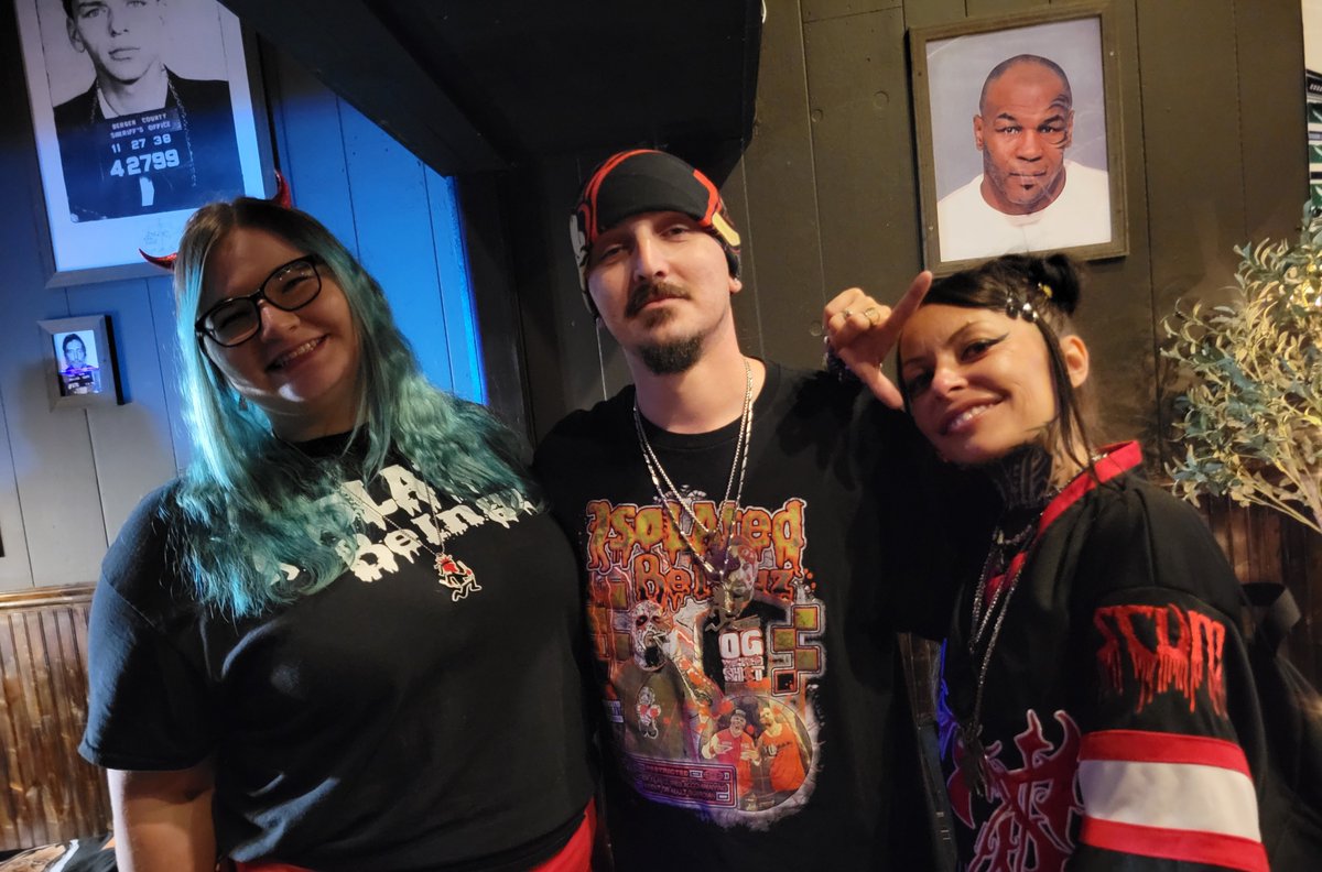 ClownDevil410's tweet photo. Pictures I took when me and @ashholeymoley0 went to the @SCUMLSP and @SmallzOne show in PA! L'S UP MOTHAFACKOOS!!! 👆 https://t.co/PrE2NIugOl