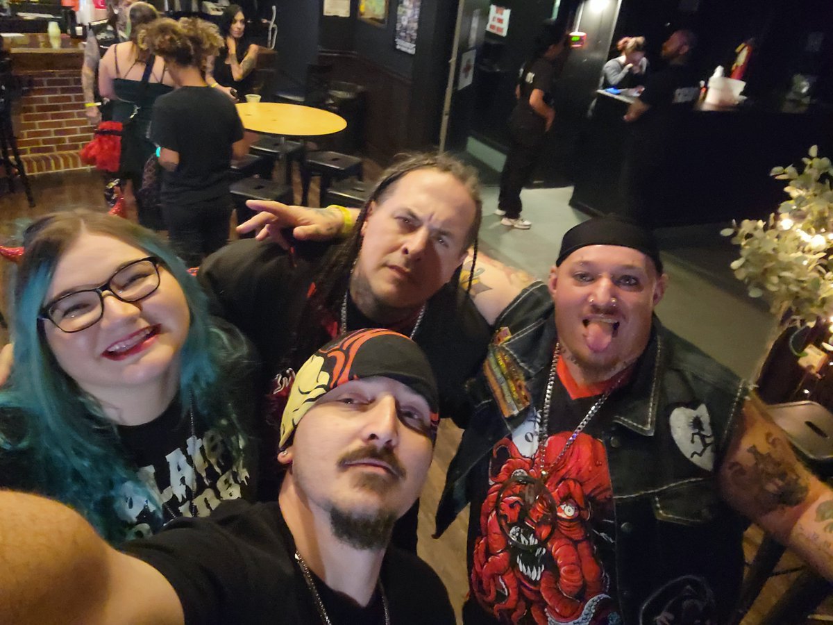 ClownDevil410's tweet photo. Pictures I took when me and @ashholeymoley0 went to the @SCUMLSP and @SmallzOne show in PA! L'S UP MOTHAFACKOOS!!! 👆 https://t.co/PrE2NIugOl
