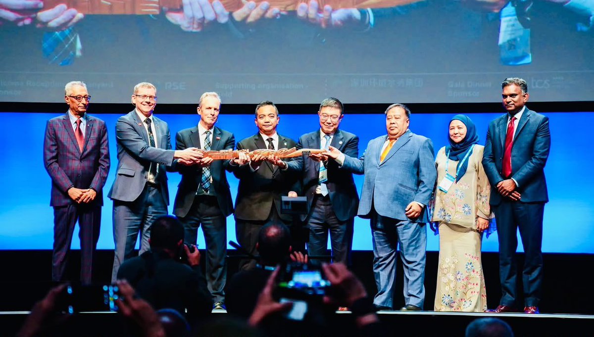 MyCEB's tweet photo. FROM GLASGOW TO MALAYSIA: MAKING WAVES TOWARDS IWA WWCE 2028
The official handover ceremony of the IWA World Water Congress & Exhibition (IWA WWCE) 2028 was held on 8 October 2026 at the Scottish Event Campus (SEC), Glasgow. #MyCEB #MyMOTAC #VisitMalaysia2026 https://t.co/2U3XE52QQ4