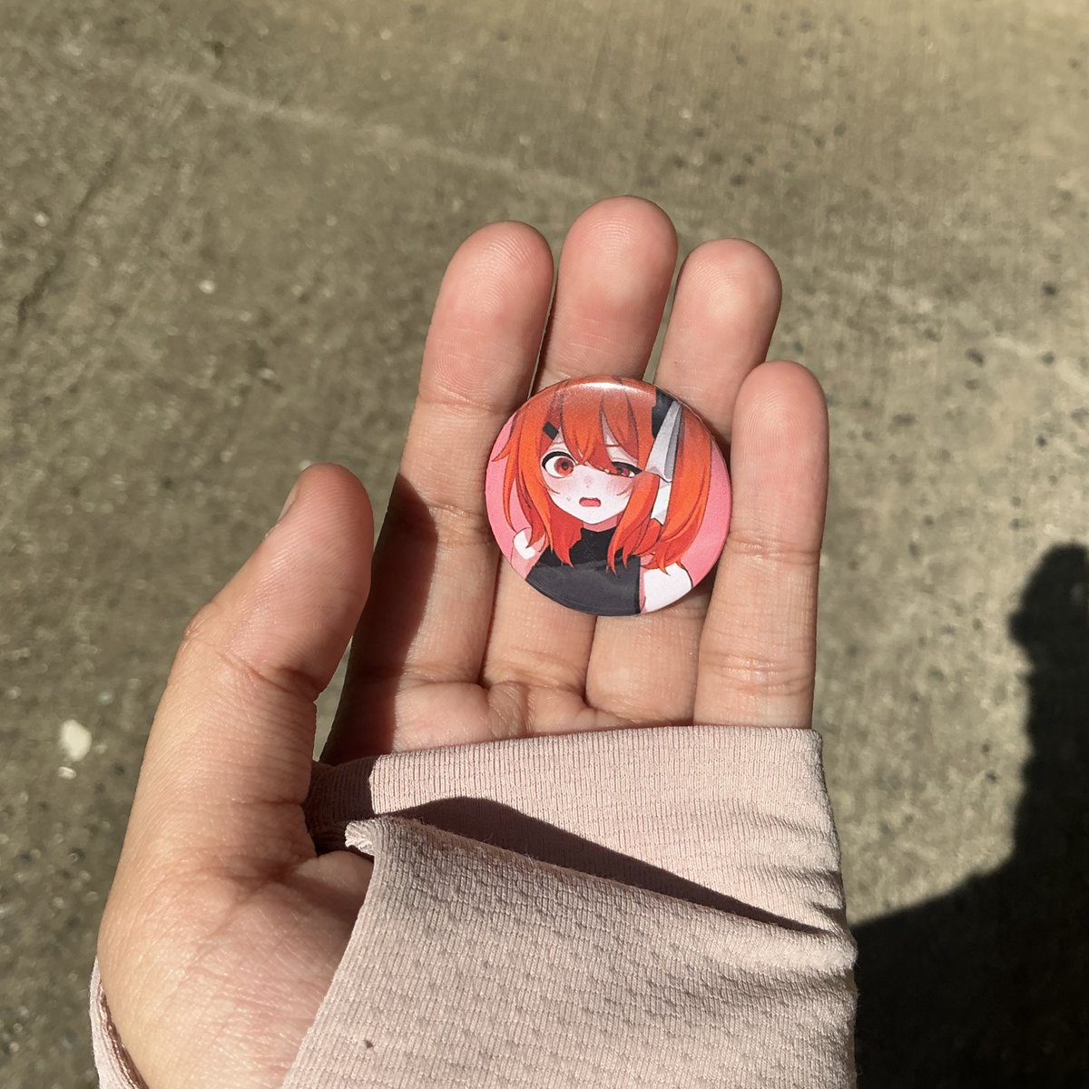 sparkflowerzz's tweet photo. there was this event at my highschool and with the event they had stalls which sold things ranging from food to pins and keychains.

and for shits and giggles I chose a screenshot from pinky alart for a custom pin thinking they wouldn’t make it

THEY ACTUALLY MADE IT??😭😭 https://t.co/BIUsBEA8qS