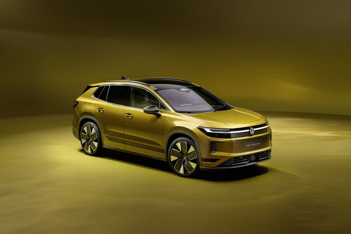 GregKable's tweet photo. Ahhh, that’s better!

Volkswagen’s new ID. Tiguan fixes many of the ID.4’s quirks

Real buttons (volume knob, too!)
Proper door handles
295bhp
373-mile range

Plus, it finally looks like an SUV, not a jellybean

Turns out the future needed a few things from the past

@VW https://t.co/Ckwy8JIlbX