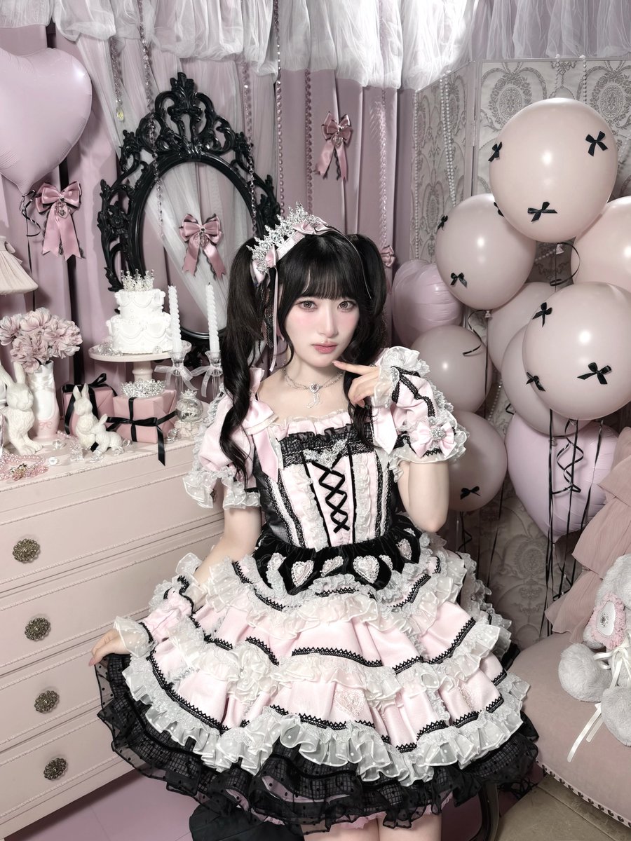 saitou_kiara's tweet photo. なんと💖この度
「メロリア（MELORIA）」のイメージモデルに就任しました!♡

本当にどの色も可愛くて、つけるだけでお姫様になれちゃうようなカラコン(ˊo̴̶̷̤  ̫ o̴̶̷̤ˋ)♡
私の推しカラーは「いちごティアラ」🍓⟡.꙳
お揃いしてくれたら嬉しいな♡

数量限定ノベルティ付きコンプリートBOXがQUEEN EYESにて発売されるみたいです！ぜひチェックしてみてね🎀
https://t.co/XFQLMyQlEs
＃メロリア
＃お姫様カラコン
#PR
@meloria_lens
