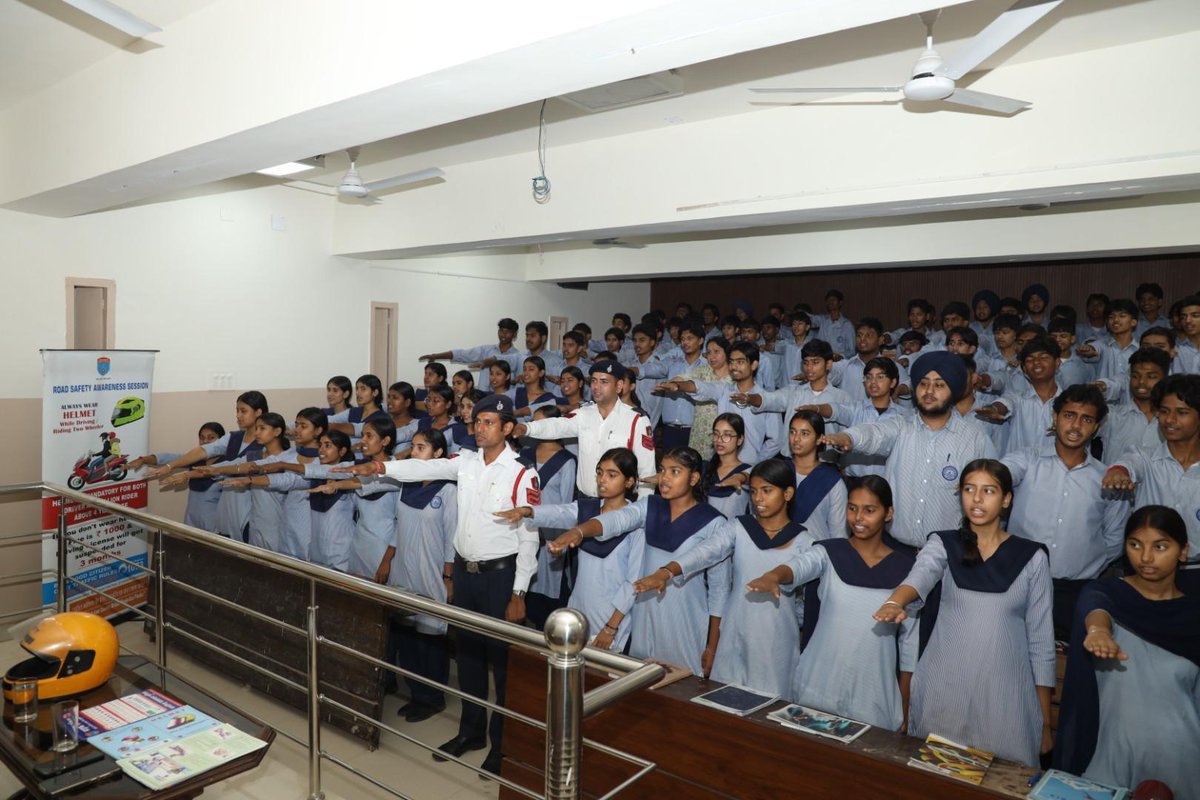 trafficchd's tweet photo. A Road Safety Awareness lecture was conducted at Govt. Model Sr. Sec. Sector-37 Chandigarh, attended by 120 Students and 04 teachers. The session covered key topics, including the importance of ISI-marked helmets, seat belts, proper parking, and safe road practices. https://t.co/0y1KqyFnCg
