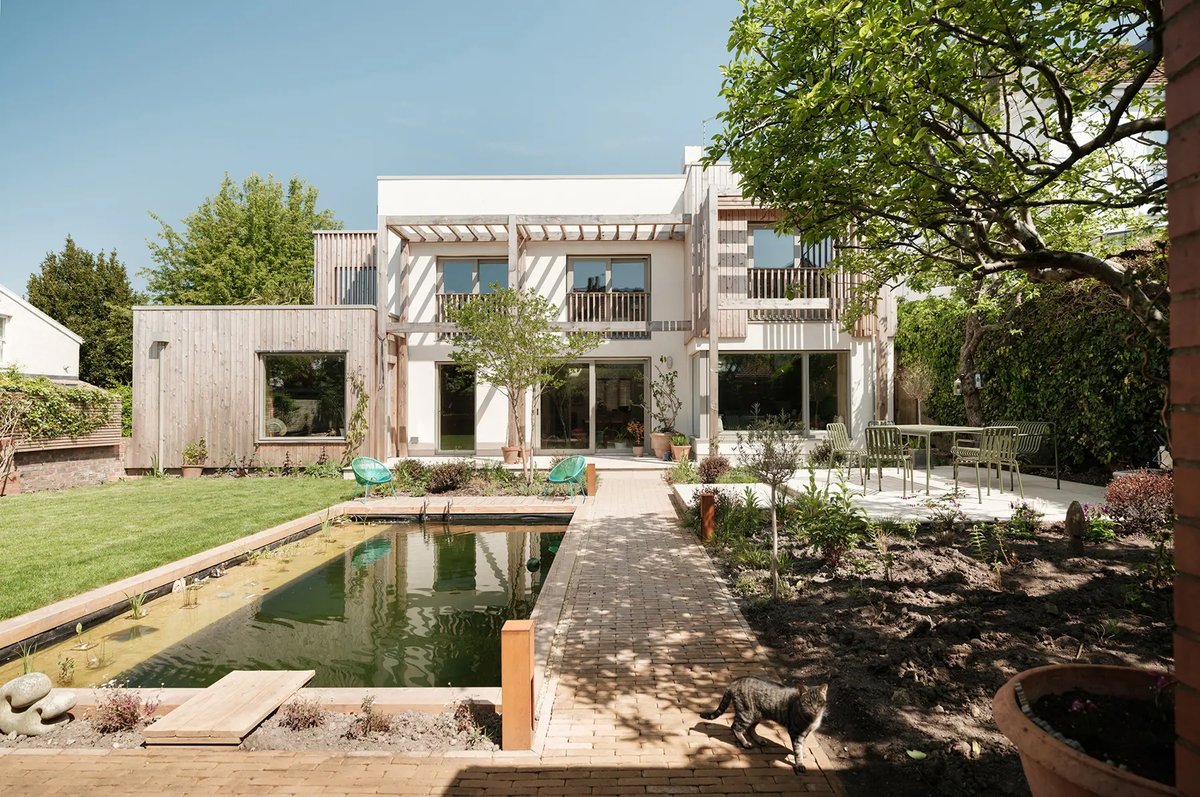 RIBAJ's tweet photo. This renovation of a 1930s Bristol home by Barefoot Architects is part of a trend in creating zen spaces that offer their clients a sense of tranquillity https://t.co/FCrTwSZDNV https://t.co/MbVPojTVuY