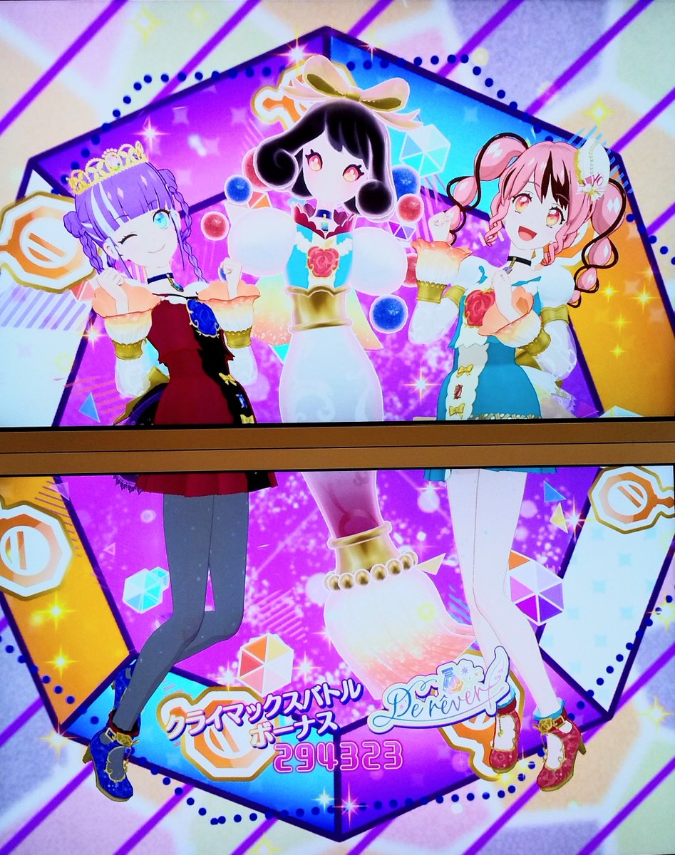 sr__11_'s tweet photo. アイカツアンコールも早くオンパレードとかプラネットみたいに写真撮りながらゆっくりプレイしたいな〜🎶
プラネットの時はプレイ後いつもゲットしたスイングの写真とか、ミラーインのとき良い感じに手合わせてた
なんならドレス着替えた時はわざわざ立って写真撮ってた👈️人が少なかったからできた事 https://t.co/oB6HPGGEwC