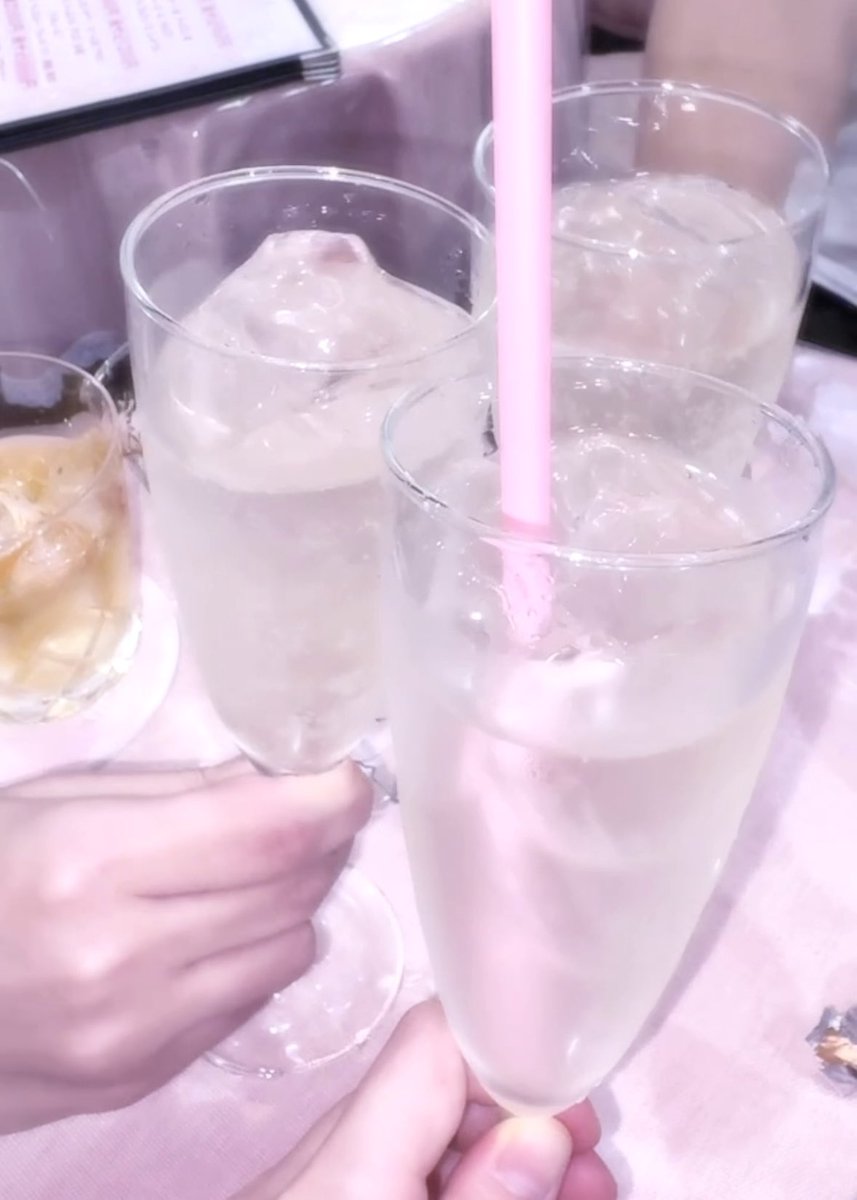 okyuaka's tweet photo. 前祝いにショット祭りケーキのおすそ分けたくさんありがとうございました🥹💕 https://t.co/uur7BsT6kd