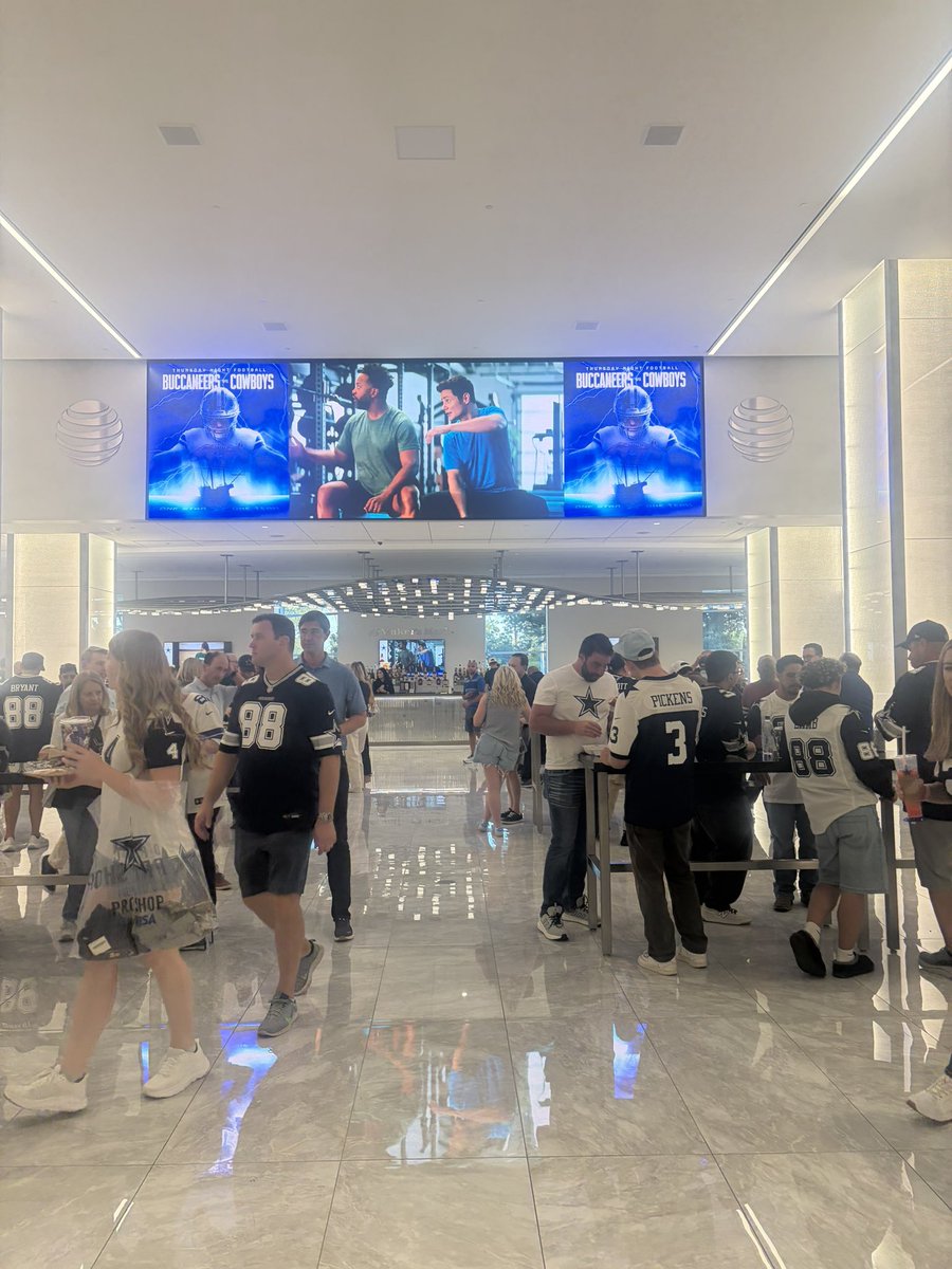 whitey500's tweet photo. Hey @UK_CowboysFans a terrible result/performance but still a great trip. I’d recommend Silver Club level at @ATTStadium https://t.co/x5TcYM3ZzU