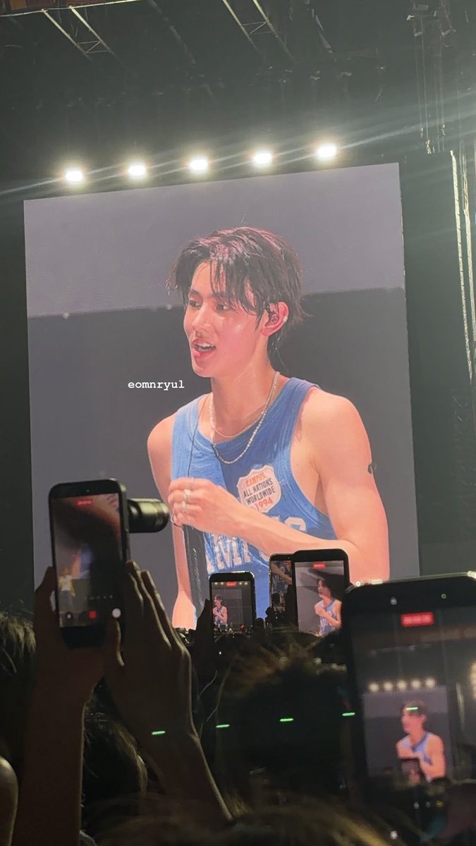 acaijoahae's tweet photo. EOM SEONGHYEON BIG SCREEN SLEEVELESS TERUS KULITNYA PUTIH BGT PLSSSSS GUE TEWAS😭💧 https://t.co/A9L22PMKHq