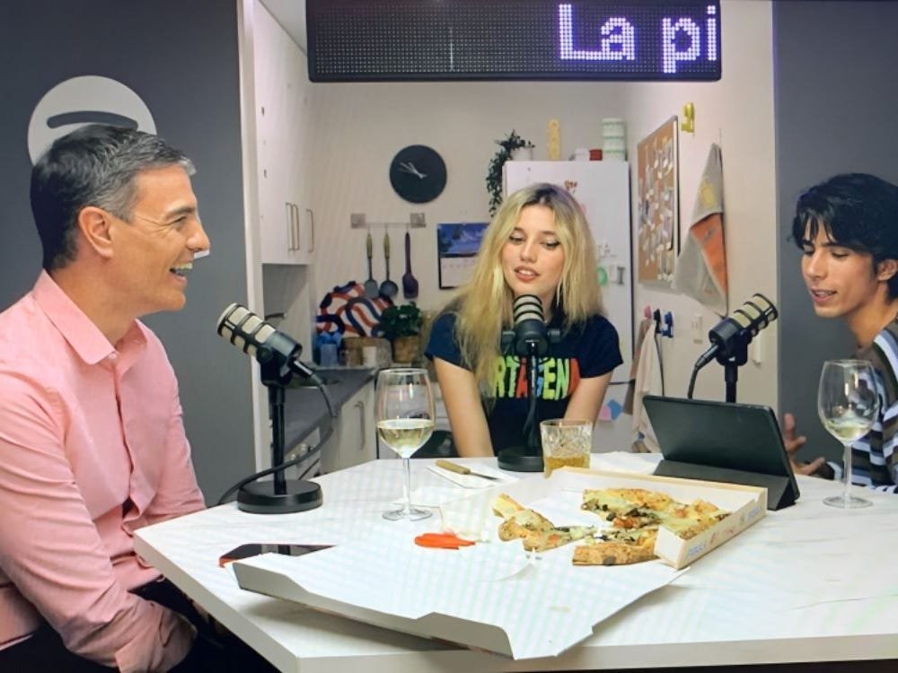 Sirope44's tweet photo. @damahuesta Ha estado en La pija y la quinqui que es mucho más desconocido y muchísimo más pobre como podcast que The Wild Project. Hablando de que él le gusta Taylor Swift. ¿De qué nivel hablas? 🤷 https://t.co/FW6JLmx9qR