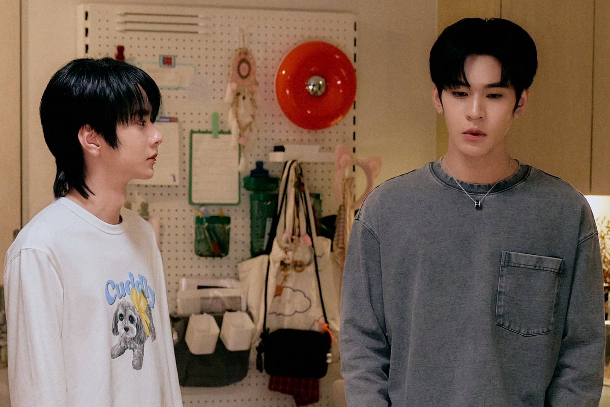 auausavedme's tweet photo. wan's little shrine on the wall is finally free of all the nine stuff and it's all organized now too 😭😭 WE CHEEEER !! 

but what could have happened, third looks so sad :((((

#MrFanboySeries #auausave
#รักสุดใจนายแฟนบอยSeries https://t.co/Tu1INZhgQu