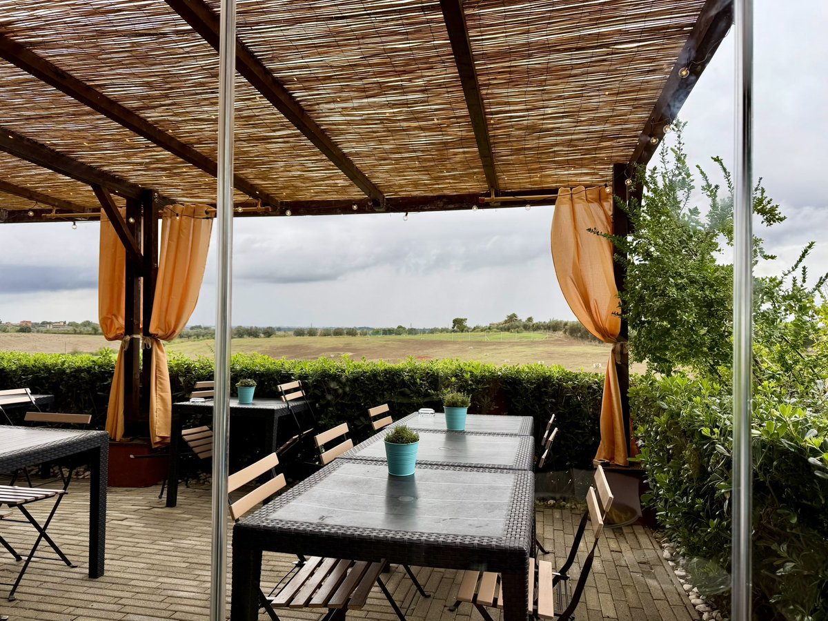 TOBSTUDIO's tweet photo. Come trasformare una giornata di pioggia in un sorriso a tavola con un ottimo pranzo?
Ma assolutamente da Giada e Filippo all’Edera al Golf Club alla Castelluccia!
Tutto mare essendo venerdì https://t.co/FEFk6Q5ly0