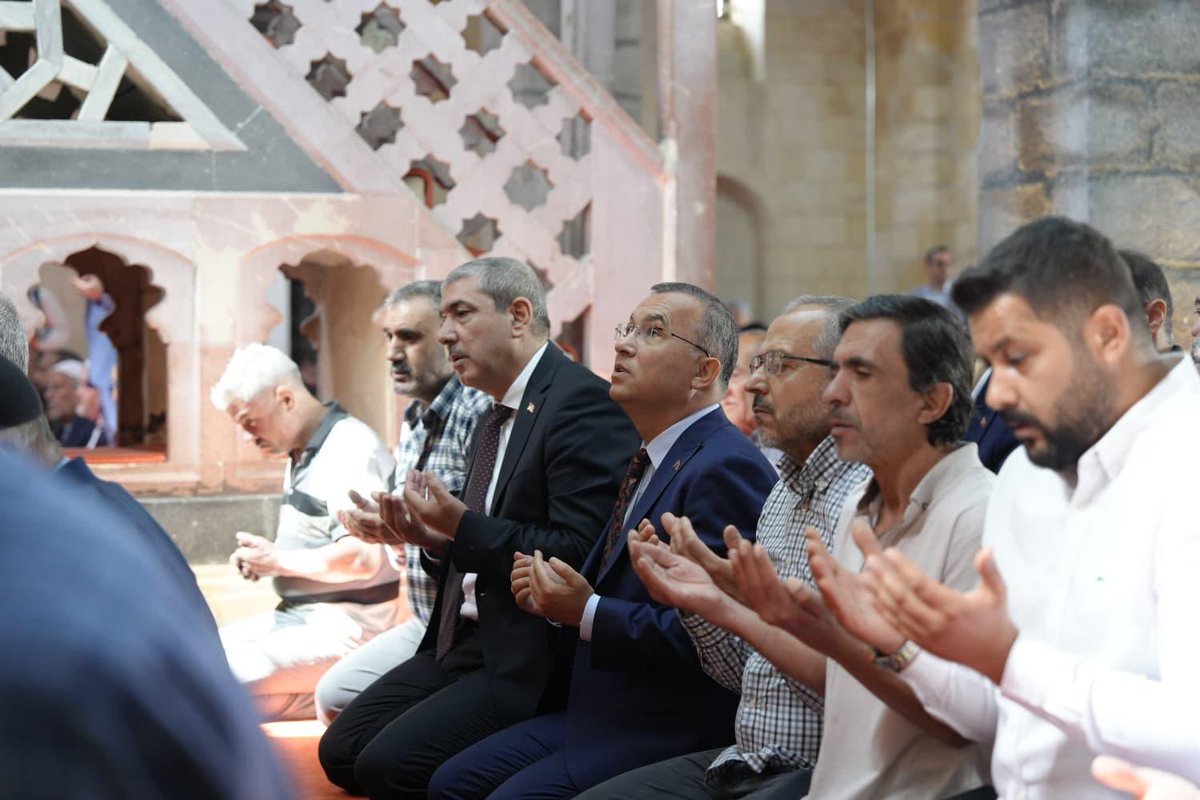 GaziantepVBM's tweet photo. 📍Gaziantep 

🕌6 Şubat depremlerinde hasar gören Tahtani Camii, Genel Müdürlüğümüzün restorasyonuyla yeniden ibadete açıldı.

Açılışa Gaziantep Valisi Kemal Çeber, Büyükşehir Belediye Başkanı Fatma Şahin, Şahinbey Belediye Başkanı Mehmet Tahmazoğlu ve il protokolü katıldı. https://t.co/L737iHukFc