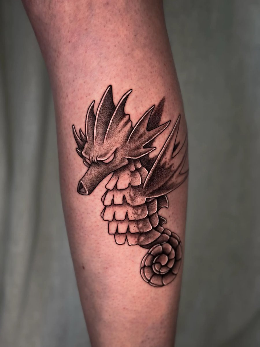 Lucusiv's tweet photo. Bringing your thoughts and ideas to art on your body. 📍 Utrecht Dm to book appointments #Netherlands #tattoartist https://t.co/QWnTYS4Ca1