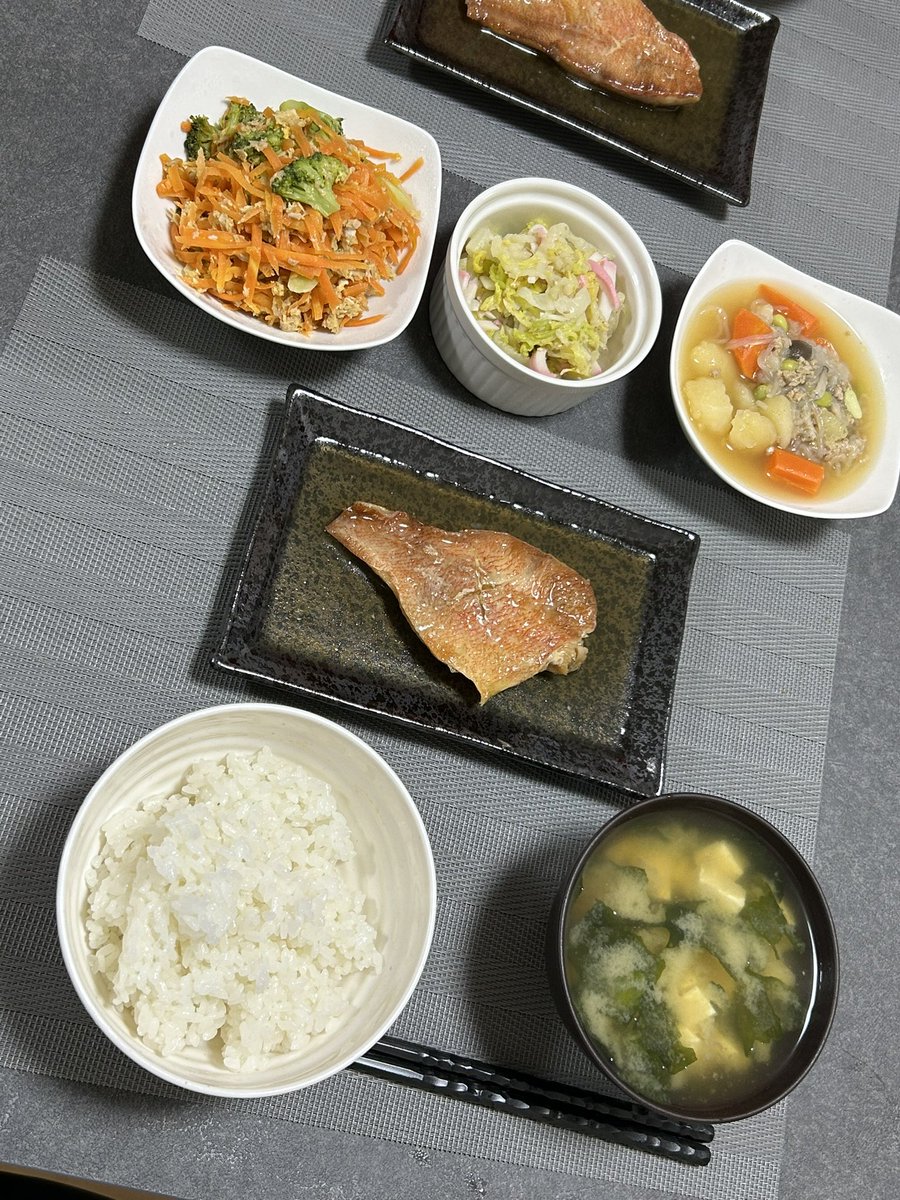 mamesabu0005's tweet photo. 晩御飯担当大臣！
彼のために心を込めて作りました🍴✨️

白菜水っぽくなっちゃってｼｮｹﾞ https://t.co/C4xVGixkfW