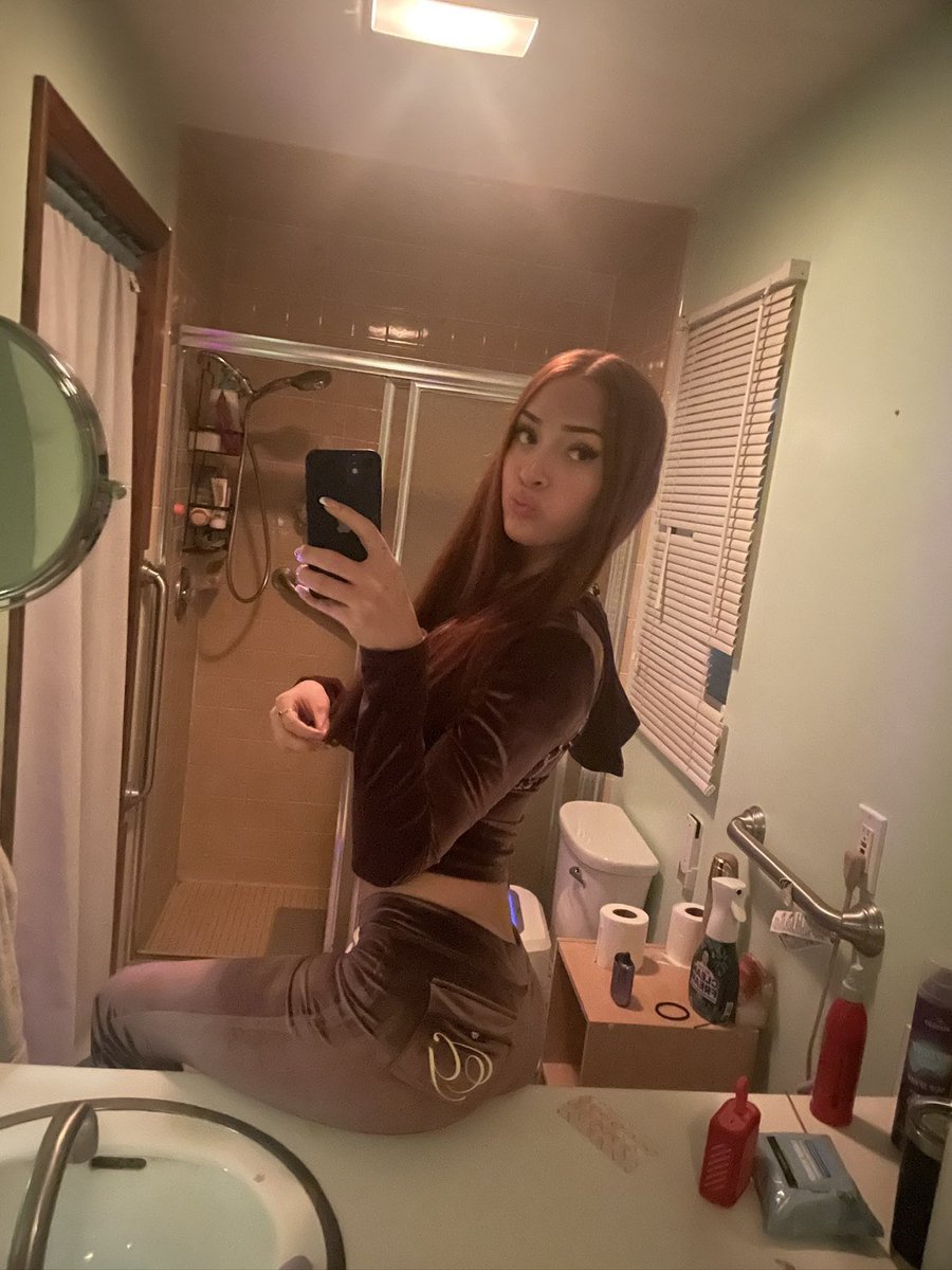 LinaSuvia's tweet photo. Good morningggg 💋

Do I look like trouble? 🙈🌶️ https://t.co/lxYc5kCZ4s