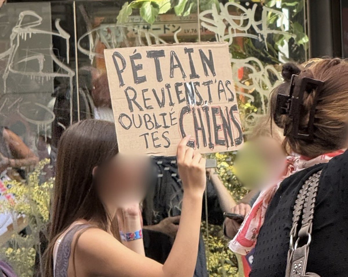 bieentasvu's tweet photo. Ils ont pas de profs de français mais ils broient la langue de Molière en manif c’est beau https://t.co/Emgp7B9aZ4