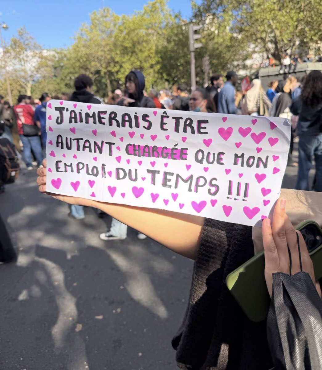 bieentasvu's tweet photo. Ils ont pas de profs de français mais ils broient la langue de Molière en manif c’est beau https://t.co/Emgp7B9aZ4