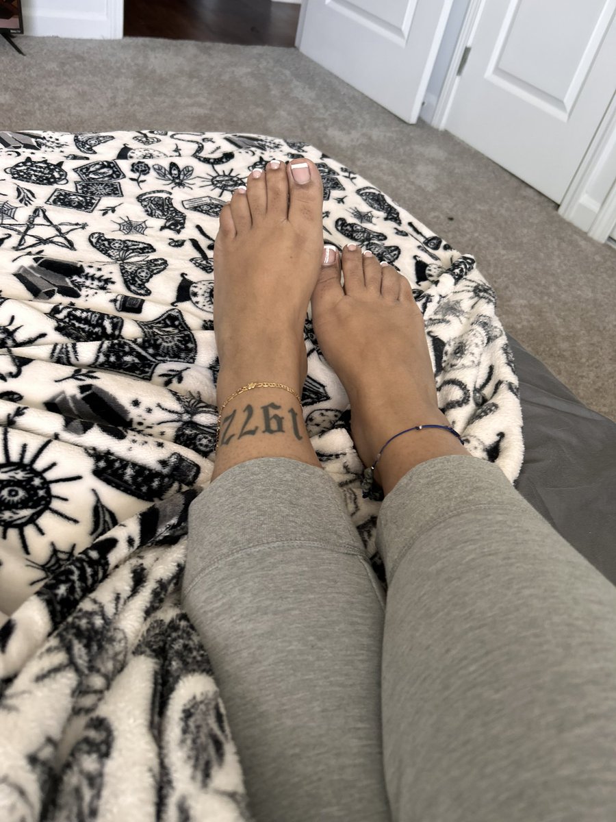 labrujadomi's tweet photo. 🤫 https://t.co/ZKDaxq9rE4