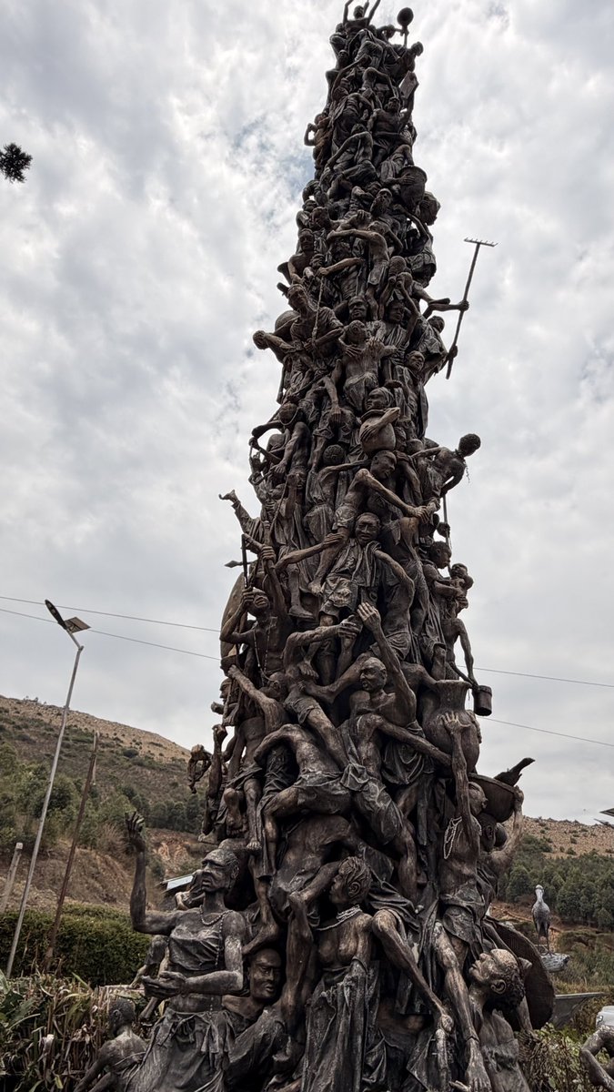 ester_shan3408's tweet photo. Rooted in the earth and immortal through our legacy
The tree of life https://t.co/Udd9zInMMV