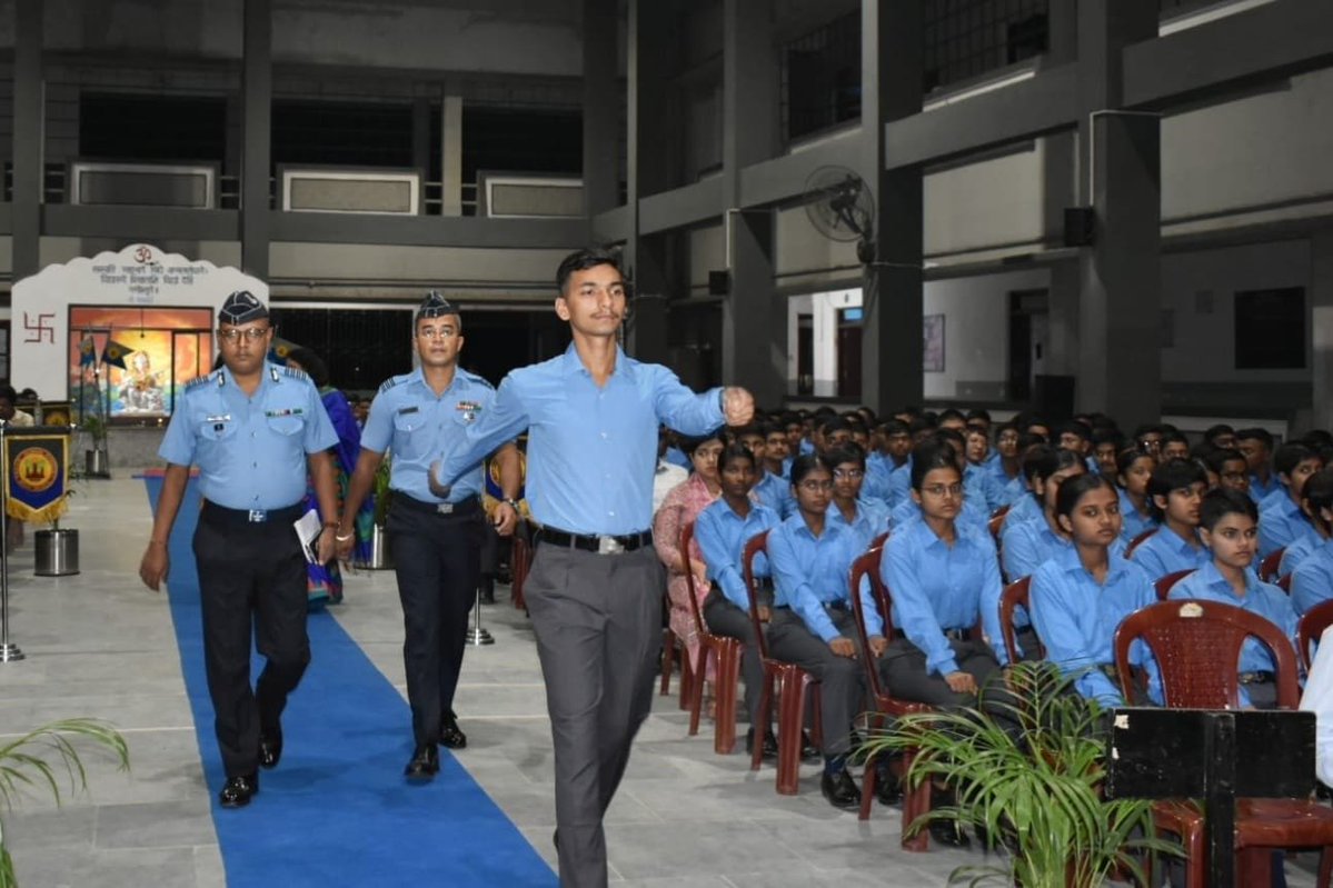 SainikPurulia's tweet photo. 1/3
The day closed with a contest of minds and a shared table. Sainik School Purulia conducted its second Inter-School Quiz Contest on the Armed Forces, national security, defence history and the contribution of the Indian Air Force. A quiz, the school held, is not a parade of memory. It is training in attention, judgement, and the grace to win or lose well. The motto over the hall was Nabha Sparsham Deeptam.