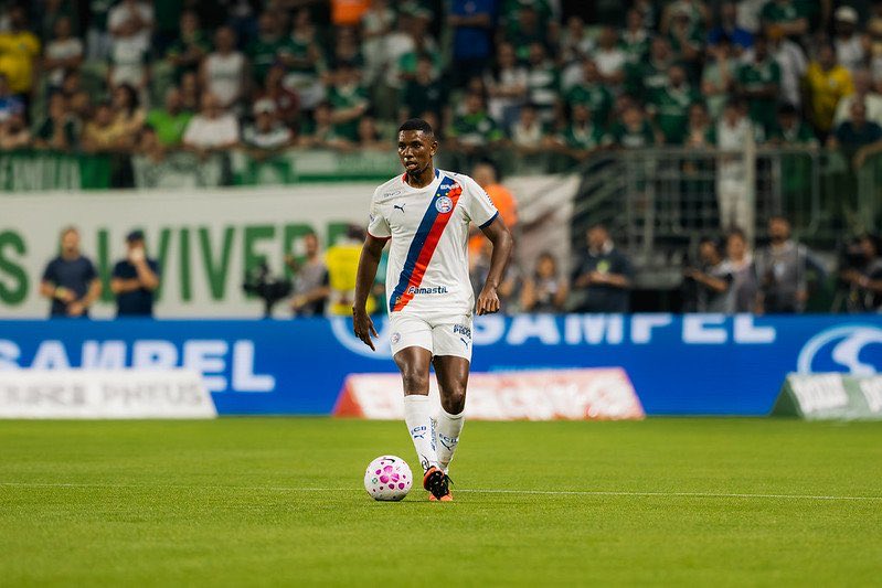 tododiaBaea's tweet photo. Sobre Kanu, essa é mais uma na conta de Cadu Santoro, como pode um time que luta pela libertadores com um zagueiro tão limitado? São 4 anos de Kanu, no 1° já estava claro que não dava… Porque não testar M Vitor na direita e DVD? E o Espanhol, é tão ruim assim? Assustador. https://t.co/jIwRrupAqh