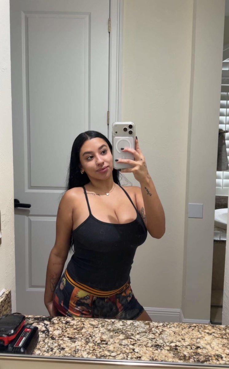 backup_sarixo's tweet photo. Happy Friday everyone🥵💦 https://t.co/CJA04IGbxq
