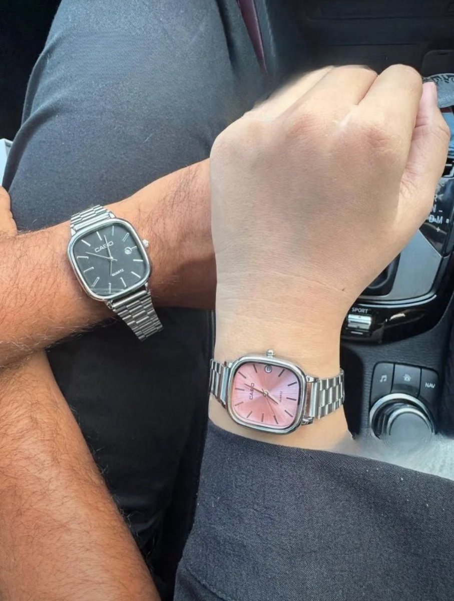 maniesbeli's tweet photo. Manis banget jam couple casio ini buat kado anniversary, kontras frame warna hitam dan pink jadi cakep banget kalau dipakai bareng 😭💕 https://t.co/FrXG8XBsoe
