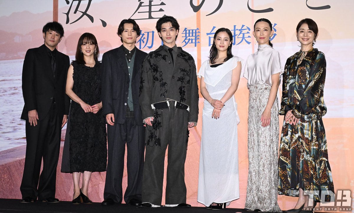 51_6_6's tweet photo. 映画『汝、星のごとく』感想
【ネタバレ表現を含む可能性があります😭】

・第一に、本当に満足度の高い映画だったな〜。
・個人的にはかなり小説の描写に忠実で、本を読み進めていく時の感動を再び味わいながら作品をみることができた
・瞳子さんのお家の庭が解釈一致すぎて感動
・北斗くん(尚人)の登場シーンは多いとは言えないけれど、あのシーン数の中で尚人の性格や人柄、雰囲気、想い、生き方が120%で伝わってきて、本当に北斗くんの演技力には圧倒された。
・とにかく、尚人をみているのは心が苦しすぎる。
・北斗くんも綴っていたけれど、尚人は北斗くんだけじゃなくて、櫂くんにも、暁海にも、植木さんにも、愛されていて、大切にされていて、描写が苦しい反面、少し救われる気持ちにもなれた。ありがとうございました。
・ﾊﾟﾝﾌﾚｯﾄ内にもあったけど、やっぱり北斗くんの計算された演技力。物語がすっと心に入ってくる感覚がある。作品に惹き込まれるなぁと実感。
・授賞式のシーンで賞状で手が塞がっているから賞状使ってﾊﾟﾁﾊﾟﾁしてた尚人(北斗くん)可愛かったなぁ。
・尚人が暁海の様子を伺いながら楽しそうに圭くんを紹介していて、怖かったのかな(・-・。)と同時に暁海さんありがとう(；-； )となった。
・暁海を気にかけてくれた尚人もありがとう。
・横浜流星さんの俳優魂を感じた。人ってあんなに変化するんだなと。木村佳乃さんもそうだけれど。本当に健康であって欲しい。
・ホテルで過ごすシーン。すれ違いが全面にでていて。「そういうことじゃないんだよね。うんうん。わかるよ。😭」「引き止めて欲しいよね。うんうん。わかる。😭」と暁海に同情しすぎて息できなかった。
・でも、櫂くんは暁海に似合うだろうなぁと考えながら買った指輪を持っていることも忙しいながらに時間を作ろうとしていることもわかるから尚更みていられない。うぅ。(；-； )
・通帳の文字で繋がっている関係。読んでも映画見ても心苦しくなる。直接的な関わりややり取りがなくても、入金された画面が櫂を暁海と繋げてくれる精神的な支えとなること。物とか行動が事実として人と人を繋ぐこと。毎回リアルだなぁ。切ないなぁ。(；-； )となる。
���尚人と櫂くんが最後の夜を過ごす場面。結末を知っているからこそ見ることが怖い部分でもあった。でも、圭くんの現在を知った尚人は凄く優しくて。愛を感じて。だからこそ、集団思考(同性愛者に対する)の恐ろしさも感じたし、不公平な世の中だなと。尚人と圭くんが幸せに自由に過ごせる未来を提供したかった。(；-； )
・でもなぜか覚悟を決める前の尚人の表情は清々しくて。監督の「ある意味ゆっくりと走馬灯を見る感じ」に納得しかない。
・櫂くんの尚人に対する圧倒的信頼。
・櫂くんが尚人の遺書を読む場面。苦しいどころではない。植木さん。櫂くんのそばに居てくれてありがとう。
・互助会から一気に流れ変わったなぁ。先生すごい。
・予想では初めて一緒に花火を見るシーンで終わるのかなと思っていたけれどその後も映像続いたから続くんだ！？ってなってたらそこから涙止まりません。あぁぁ。😭

とにかく感想止まらないです。
��度も見たくなる作品でした。はやく２回目行きたいです。
ありがとうございました。

 #汝を語ろうキャンペーン
 #汝星のごとく