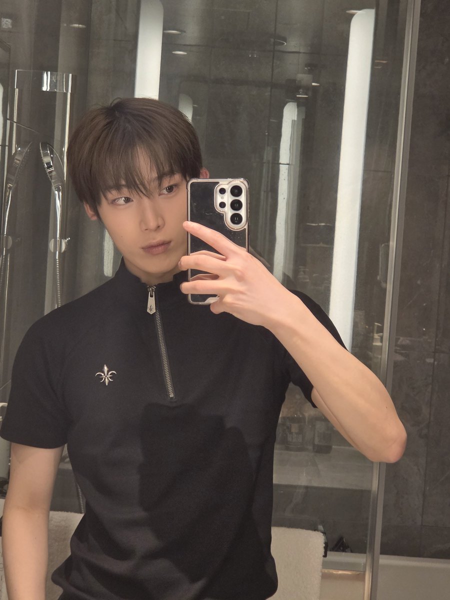 enhypenweverse's tweet photo. [ #선우's DM ] 261009

🦊: Hello~~ (cute tone)
🦊: I ate meat and dessert today heh
🦊: [Pictures]
🦊: I haven't eaten mochi puyo yet, just ate ice cream heh (cute tone)
🦊: Just drank melatonin, so I'm going to pass out soon
🦊: [I] should sleep tight, really
🦊: Sleep well and see you tomorrow hehe (cute tone)
🦊: ❤️

@ENHYPEN_members @ENHYPEN #ENHYPEN #엔하이픈 #SUNOO