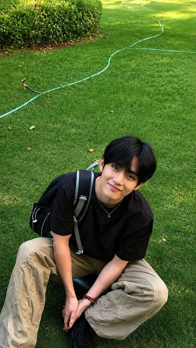 Vtaehyngf's tweet photo. Idih cakep bener dah gue https://t.co/1Deas5oZzl