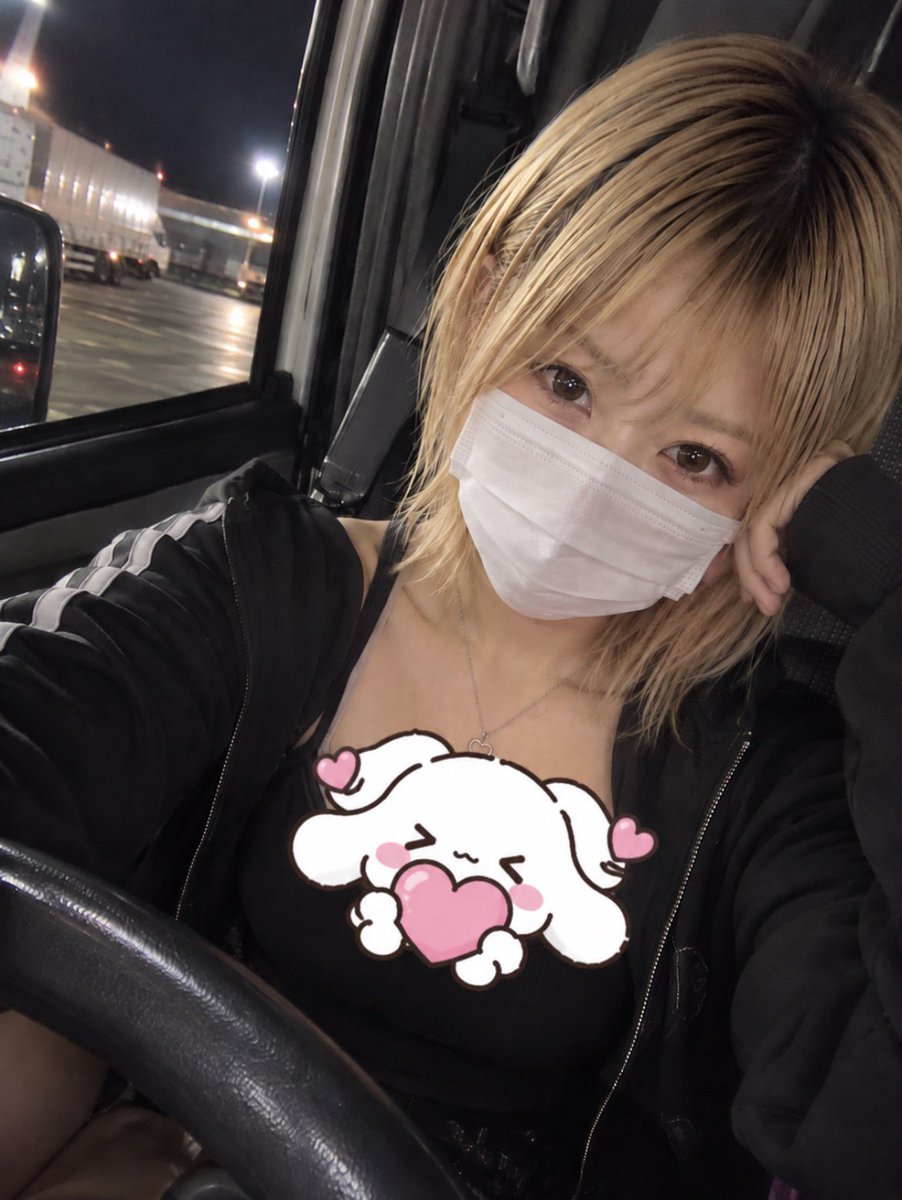 rina_chiman's tweet photo. やっと仕事おわったー🚚

仕事終わりは顔盛れねぇ🥸
とりあえず帰ってごろごろしたい🫠
汗臭いから早く風呂！！ https://t.co/WhGJOsWIKO