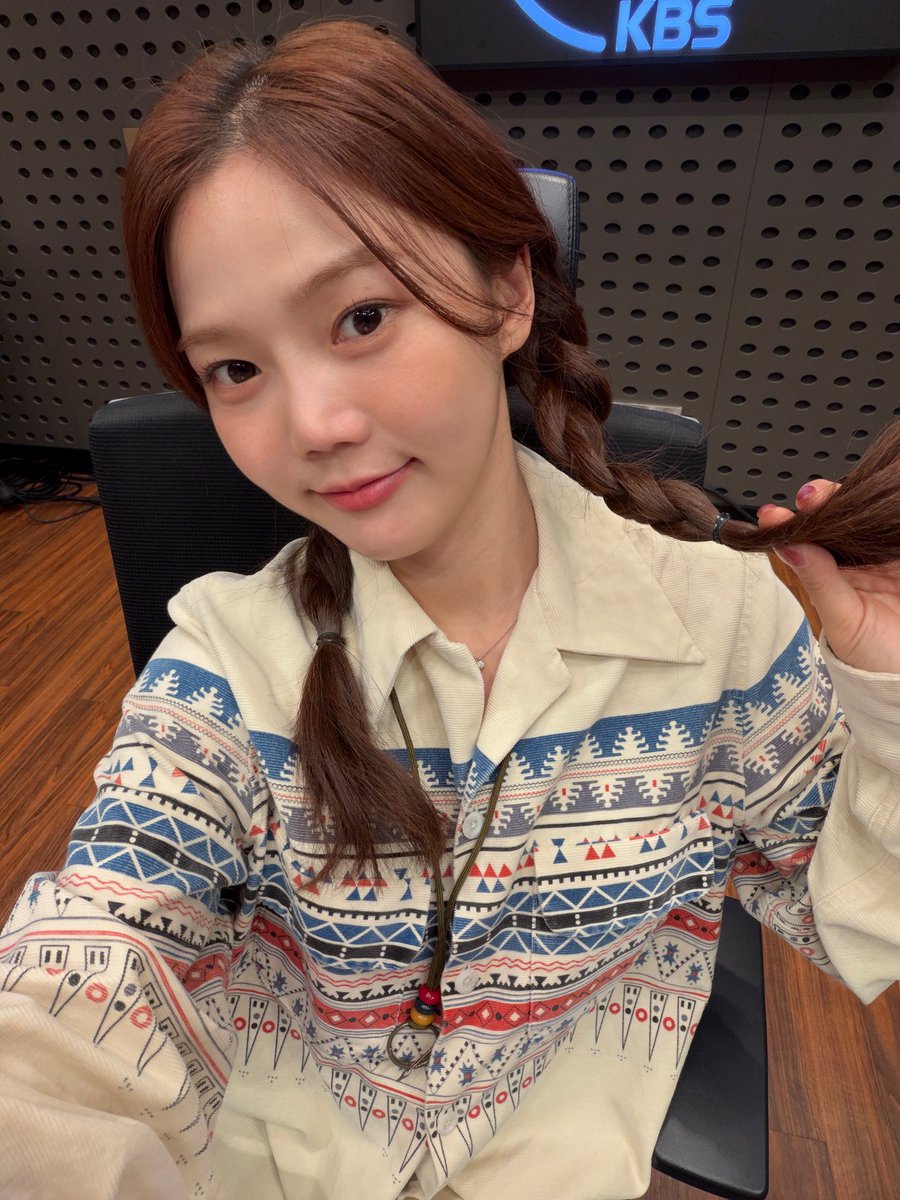 HyoJung_archive's tweet photo. 261009 fromm #효정

실내 태니스야
양갈래 좋나하니 https://t.co/yOgRqOAZ8o