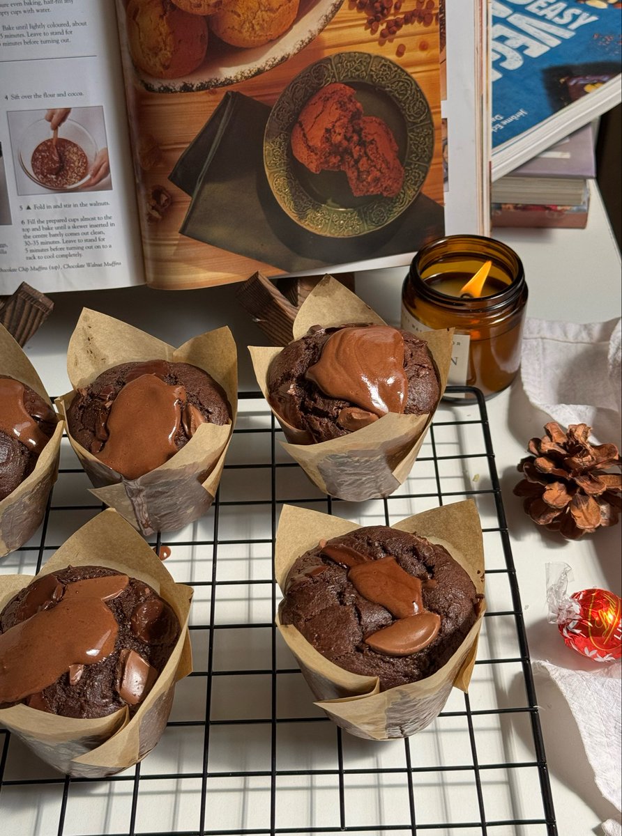 nadachief's tweet photo. cinnamon double chocolate muffins🧁🍒❣️ https://t.co/cZe4tKY3xf