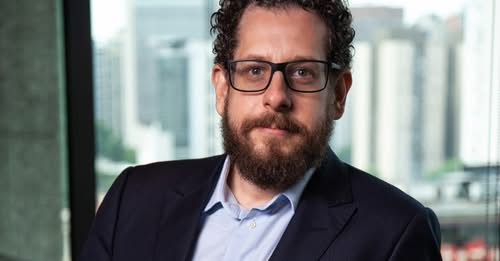 orlandoguerreir's tweet photo. Dono da Veja, que tenta envolver Vorcaro com Lula, participou de jantar em apoio a Flávio Bolsonaro: Grupo Prerrogativas aciona a PF para investigar o caso; revista admite não haver provas de encontro entre o banqueiro e o presidente. https://t.co/dJmjOwuUbf