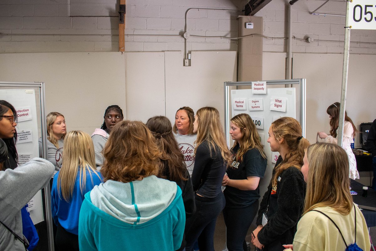 UNOH_edu's tweet photo. Our instructors had the opportunity to interact with high school area students at this years Makerfest! They had a blast sharing their knowledge and hope to see these students come to UNOH in the future! #UNOH #Makerfest #Racers https://t.co/te8uT6mYBK
