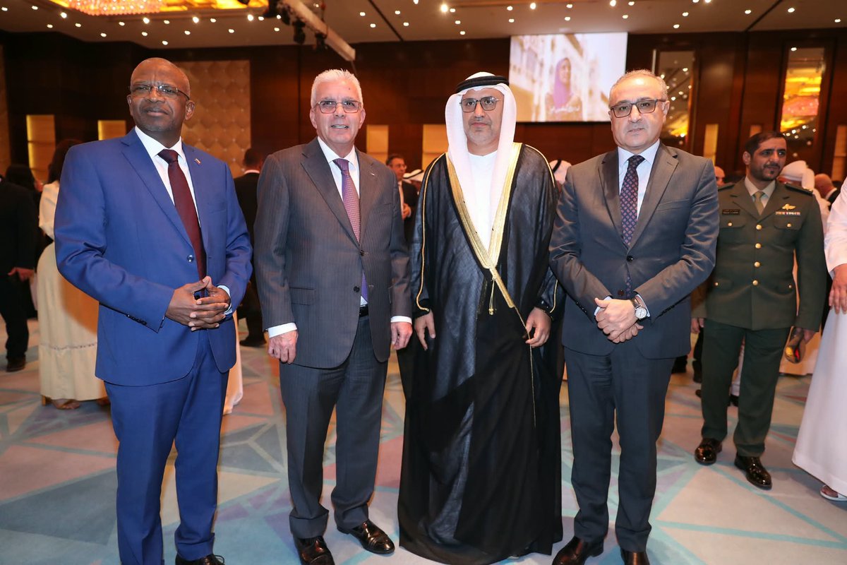 UNmatar's tweet photo. سعدنا مساء أمس بحضور حفل الاستقبال الذي أقامه مكتب الدفاع بسفارة جمهورية مصر العربية بمناسبة ذكرى انتصارات أكتوبر المجيدة. وبهذه المناسبة، اتقدّم لسعادة السفير محمد أبو الوفا، سفير جمهورية مصر العربية لدى دولة الكويت بالتهئنة متمنياً لجمهورية مصر العربية وشعبها الشقيق دوام التقدم والازدهار.
@mofauae