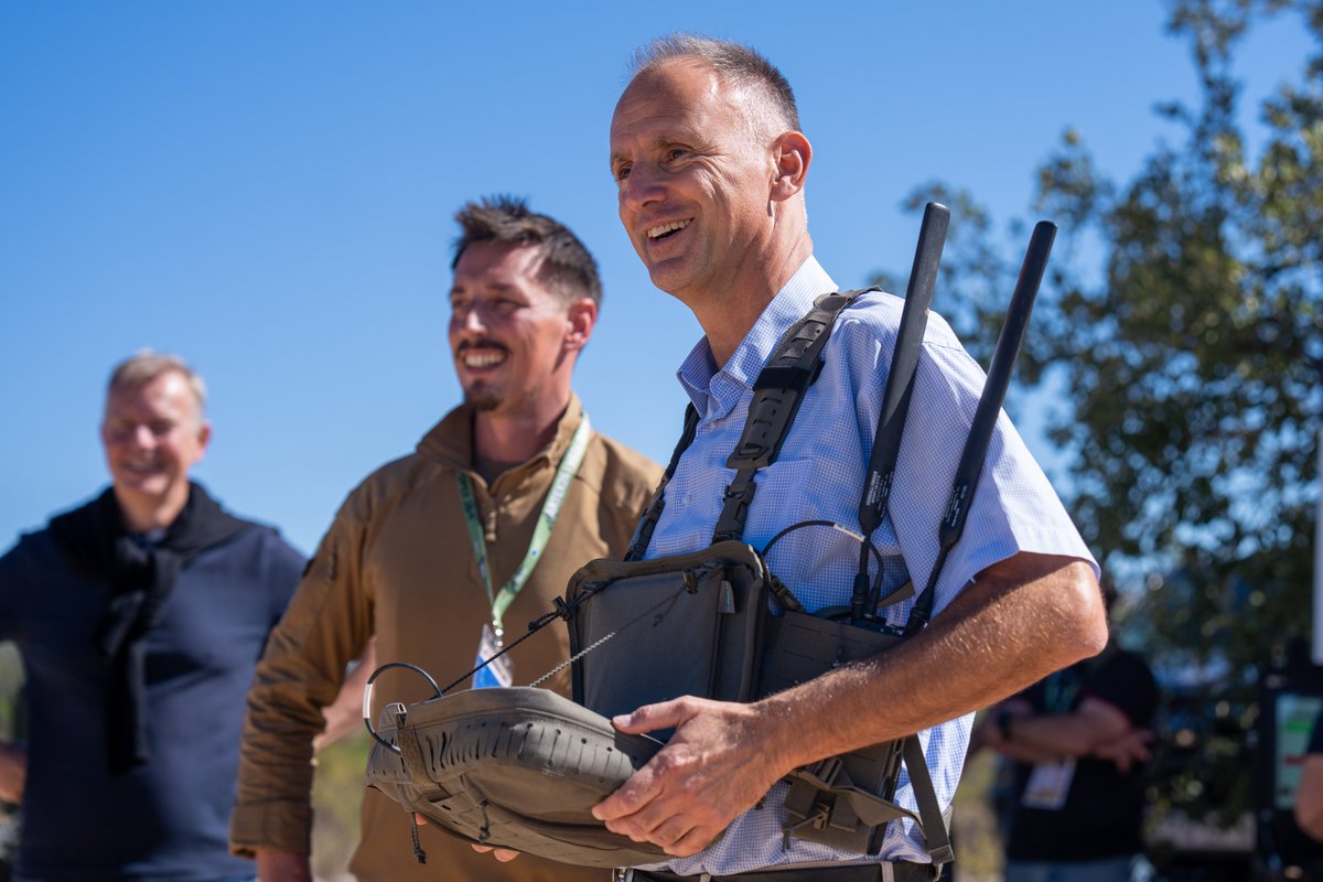 EUDefenceAgency's tweet photo. 🇪🇺 Bringing defence innovation closer to Europe's armed forces!
On 8 October, @EUDefenceAgency Chief Executive André Denk visited #EUOPEX in Portugal 🇵🇹 to see European defence innovation in action.
https://t.co/drtBVnSXJW https://t.co/xkqd92UzgK