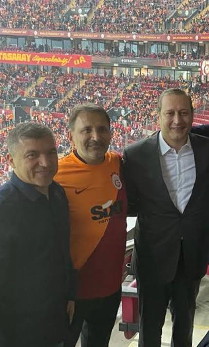 gsgerceklerii's tweet photo. Sebo reis bile bu formayla şu pozu vermemiştir.

TFF'de Genel Sekreter olacağı iddia edilen SERDAR GÜZELAYDIN, Galatasaray formasıyla tribüne gidip tuttuğu takımı destekliyordu. https://t.co/1tfss606Ib
