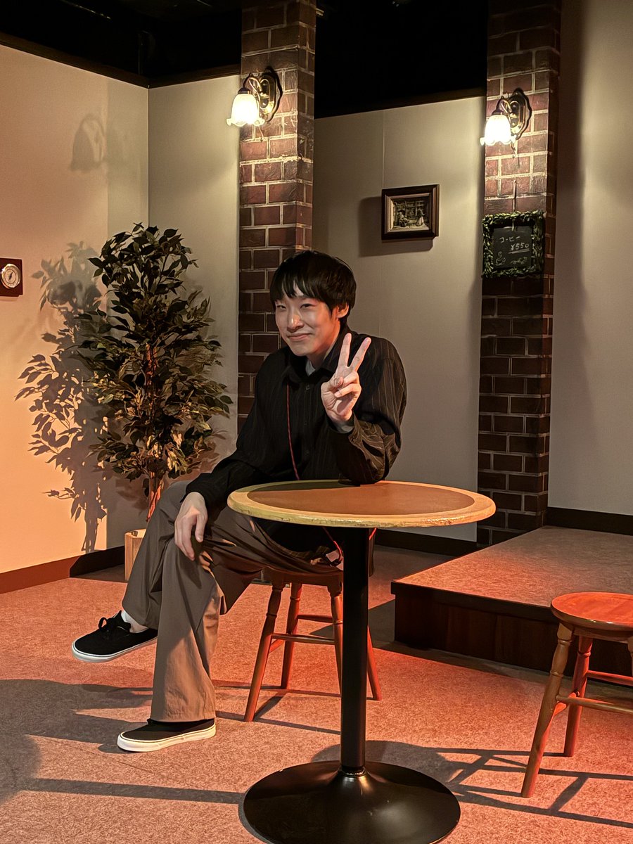 shethin_'s tweet photo. ﾁｬｯﾋﾟｰにしょーぞーけんほうき俳優の滉ちゃんの画像加工（良識の範囲内で☺️）を頼んでみたが・・・
顔が別人だぞぅ😂

（左）元の画像
（右）ポップイラスト風
        綺麗なお姉さん風
        カンフーの達人風
        時代劇風

 #脚本演出音響殺陣もできる俳優
 #隅田滉太郎
  #DualWield https://t.co/f1QCzwcE9v