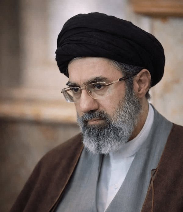 Shqbni's tweet photo. لبیک یا خامنه‌ای حفظه الله https://t.co/ZdSE37CTiX