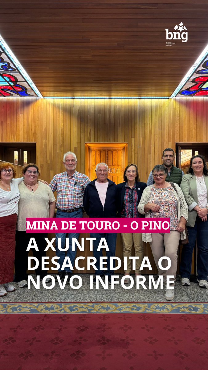 A photograph of a group of people standing together in a wood-paneled room with stained glass, captioned 'MINA DE TOURO - O PINO A XUNTA DESACREDITA O NOVO INFORME' with a BNG logo.