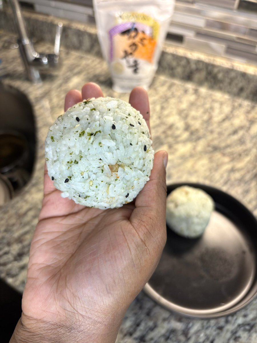 BriLee_____'s tweet photo. I love having free will because i onigiri’d black eyed peas. https://t.co/BjTALWzzMa