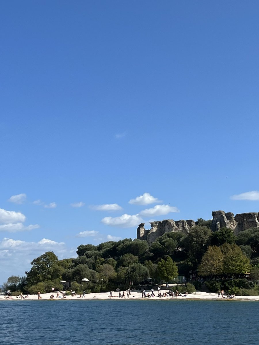 gokigen_ojou's tweet photo. @SkyscannerJapan イタリアのシルミオーネ🇮🇹 https://t.co/1766ISwcXI