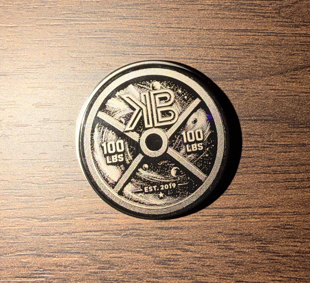 AugieGaminGG's tweet photo. 🪙 WHEN THE GAMING COMMUNITY STARTS SENDING CHALLENGE COINS! 🔥

Got some awesome mail from two great guys in the gaming community, @CroweGamingg and @KooterBomb !

First up, Crowe came through with TWO incredible challenge coins! The detail on these things is outstanding, and having my name on them makes them even better. Definitely something I’ll be keeping on display! 💪

Then we have Kooterbomb… 😂

Brother, I appreciate the coin, I really do. But I gotta ask…

DID CROWE GET THE FULL-SIZE PACKAGE AND YOU ORDER YOURS OFF THE KIDS’ MENU?! 💀🤣

Crowe sends me two big coins, and Kooter sends me one that looks like it came with a Happy Meal! 🍔🪙

I’m just messing with you, Kooter! 😂 Size doesn’t matter… at least that’s what we’re going with today! 🤏🤣

All jokes aside, I genuinely appreciate both of you. These aren’t just challenge coins. They’re reminders of the friendships, support, and connections we’ve built through gaming and streaming.

That’s what this community is all about. Supporting each other, showing love, and occasionally giving your buddies a hard time!

Much love to both @CroweGamingg and @KooterBomb ! 🤝

And Kooter… next time, I’ll send you a magnifying glass so you can inspect yours! 🔍😂

🫡 NEVER SURRENDER, NEVER GIVE UP.

#AugieGG #GamingCommunity #ChallengeCoins #StreamerCommunity #ContentCreators #CommunitySupport #GamingFamily